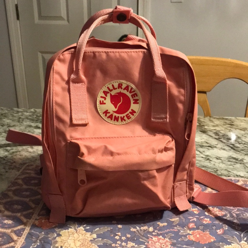 Original FJALLRAVEN small backpack in muted rose color.